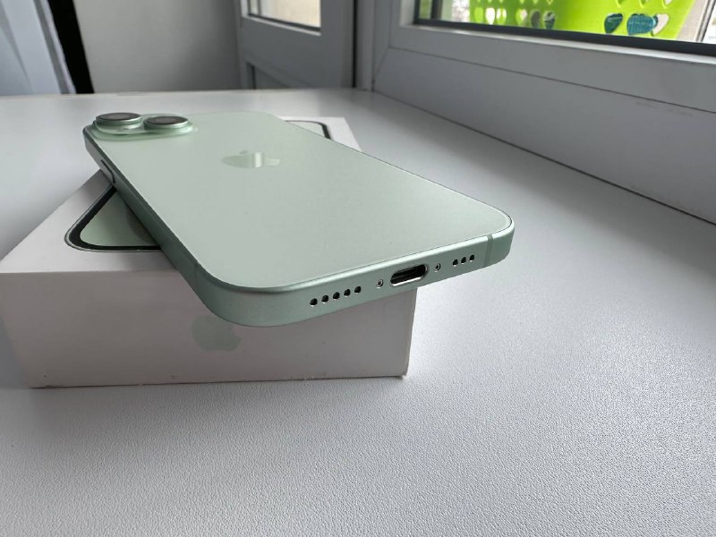 Продаю iPhone 15 4