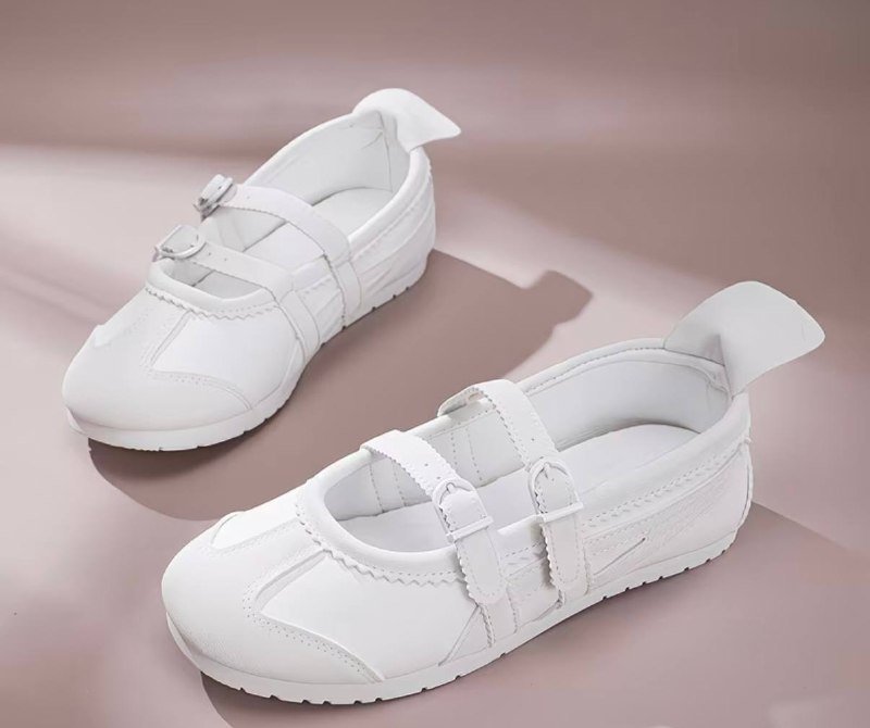 Белые спортивные балетки