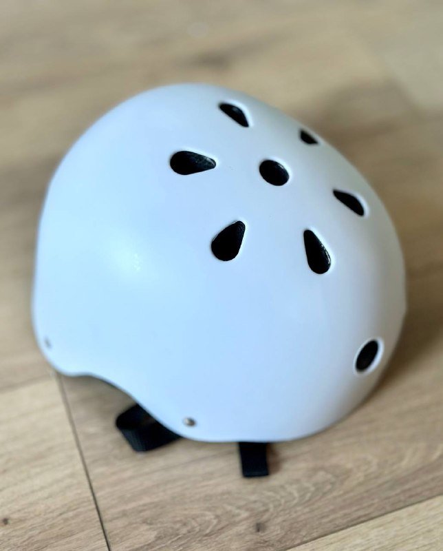 Контейнеры для хранения, плойка, шлем, ступенька, весы, книжки, клеевой пистолет, кисти 3