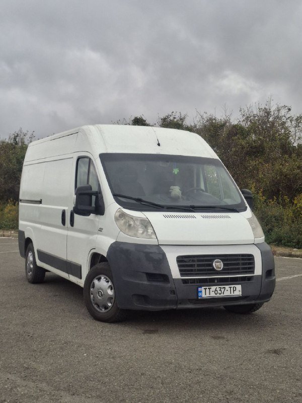 Грузовой фургон немецкого производства с двигателем и коробкой передач 2