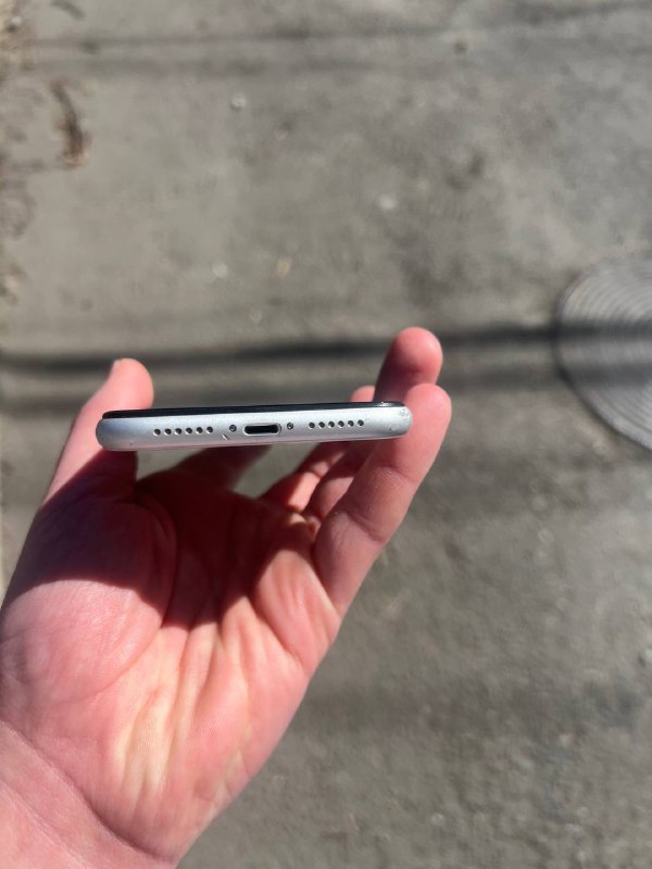 Продаю IPhone XR в хорошем состоянии 7