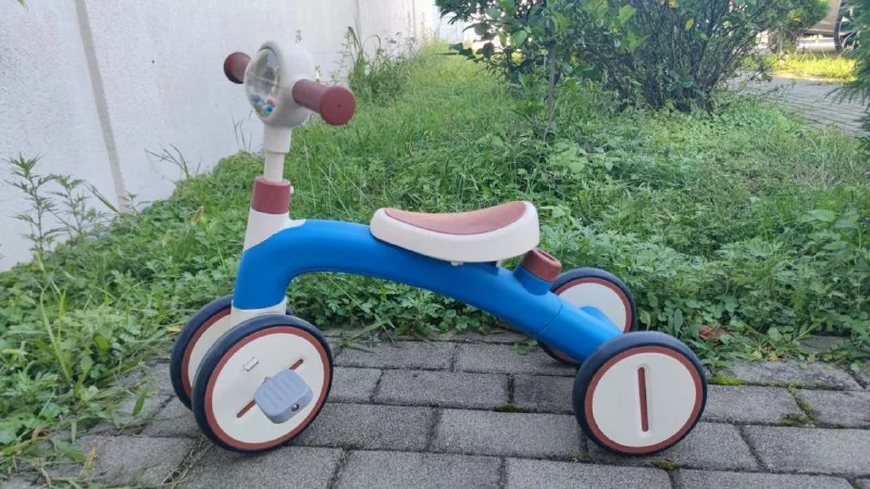 Трёхколёсный велосипед со съёмными педалями 1