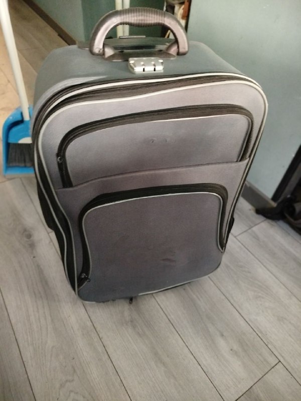Чемодан 50x38x17, 4 колёсика 4