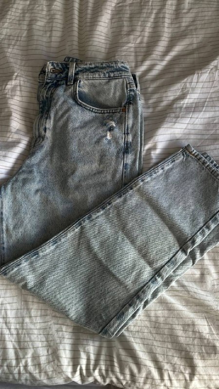 кроссовки Nike gamma force, кеды Converse, футболка Stradivarius, платье из вискозы, джинсы Zara mom 7