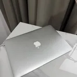 MacBook Air 13-inch 2017 1