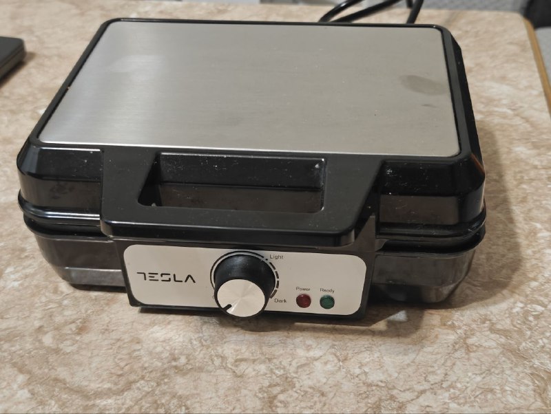 Вафельница Tesla WM200BX 2