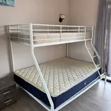 Двухъярусная кровать с матрасами 1