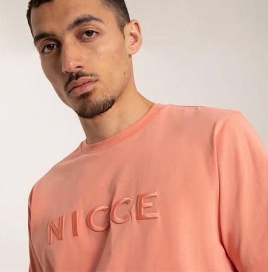 Рубашка Asos Design, футболки NICCE и Pull&Bear 8