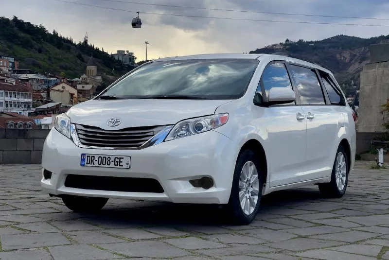 Toyota Sienna аренда 1