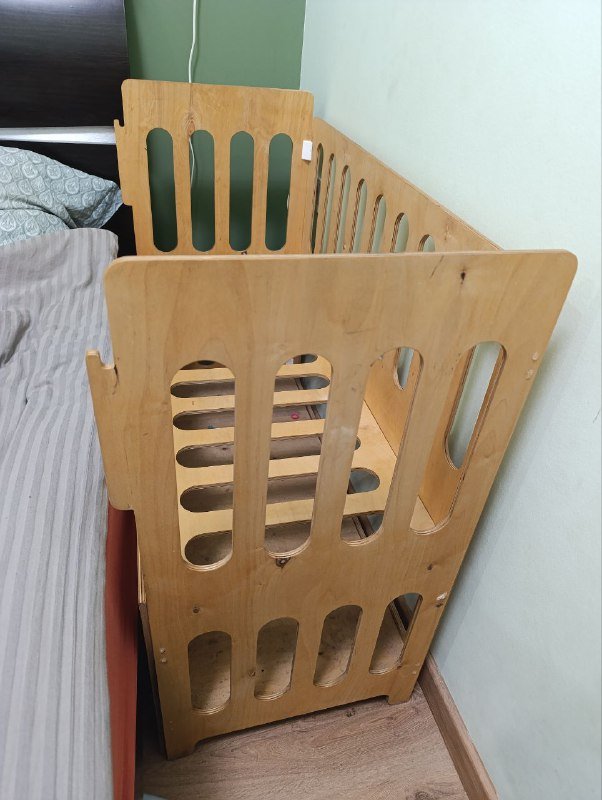 Детская кроватка нестандартная из фанеры 2