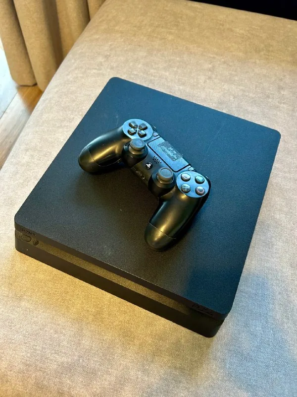 PlayStation 4 Slim, iPad mini 2, кабели и адаптеры 1