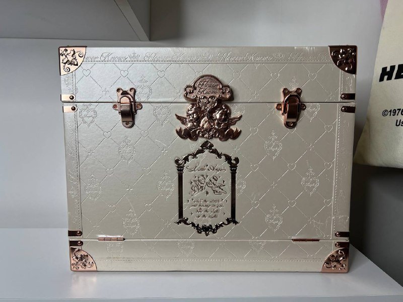 Flower Knows Swan Ballet палетка, духи, заколка, ящик для косметики