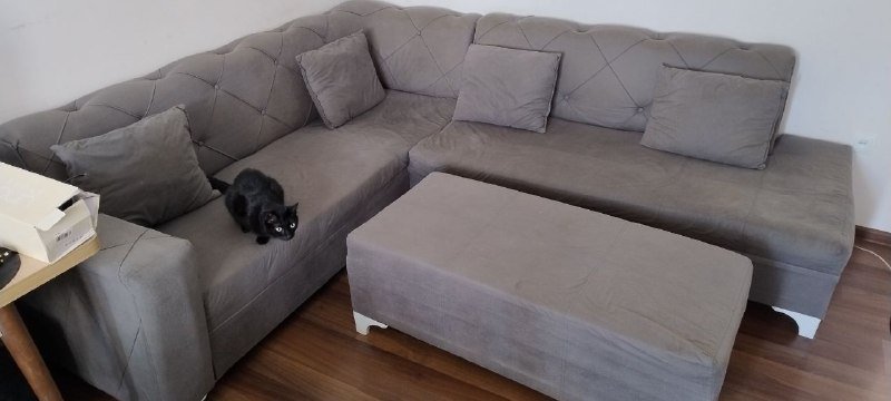 Угловой диван с пуфиком