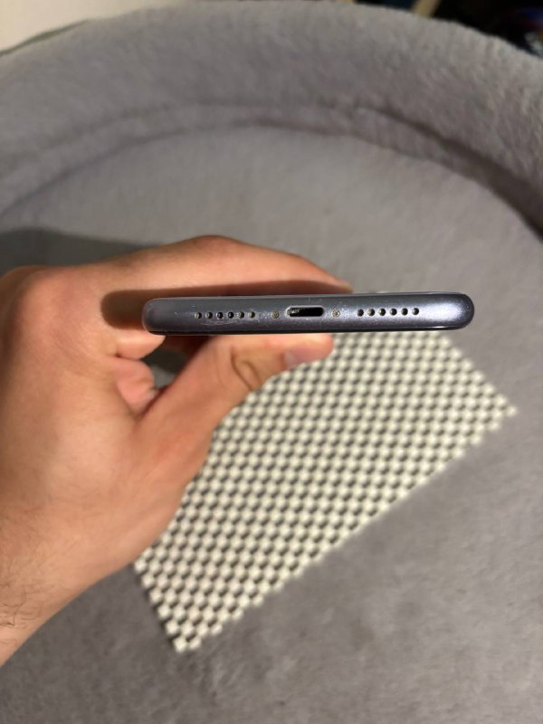 Продам 11 айфон 7