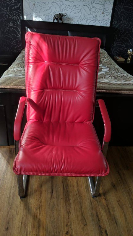 Черный стул, красное кожаное кресло (2шт) 2