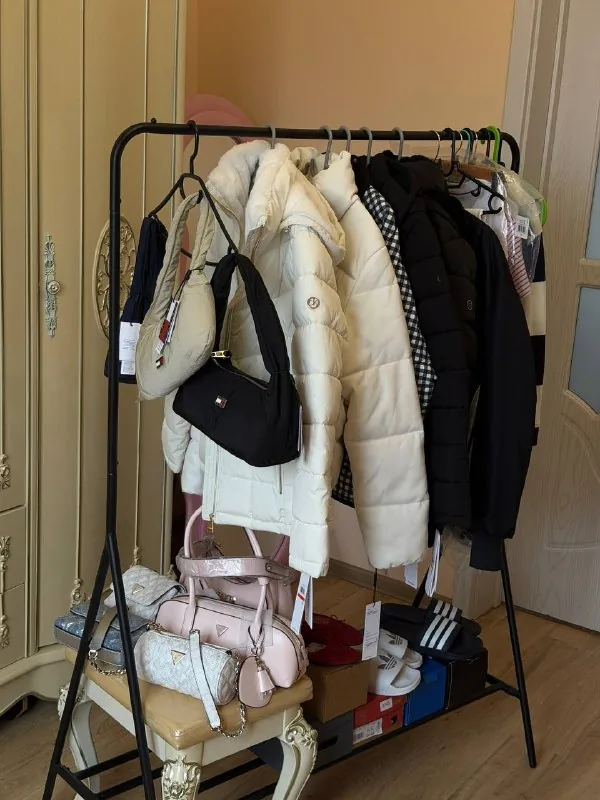 Одежда и аксессуары GUESS, TOMMY HILFIGER, CALVIN KLEIN, LEVI’S, ADIDAS