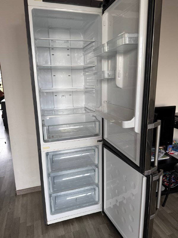 Холодильник Samsung большой вместительный 2