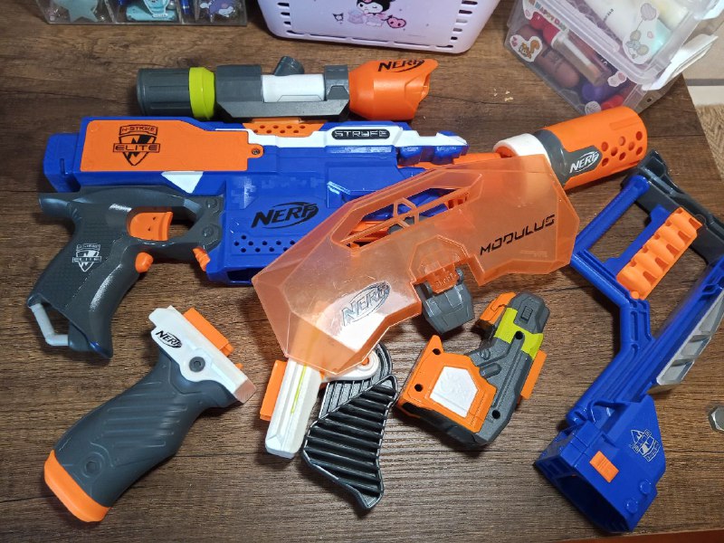Nerf pistols and accessories 4