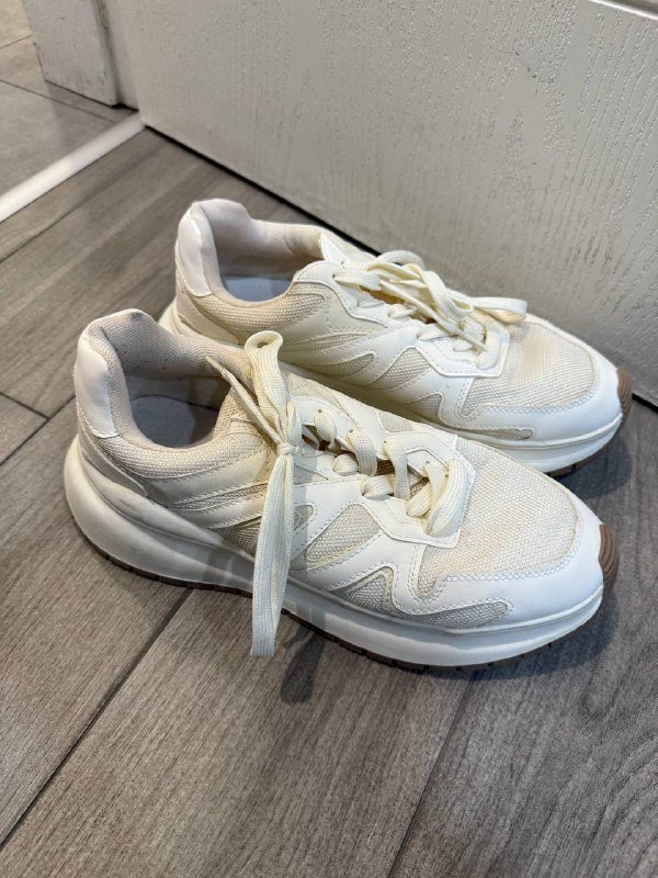 Кроссовки bershka белые 42 размер