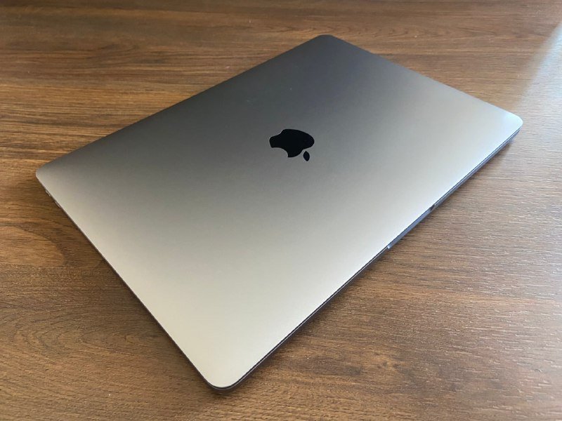 MacBook Pro 2017 13.3 i5 8GB RAM 256GB SSD 3