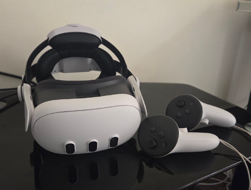 VR-шлем Meta Quest 3 128 ГБ с аксессуарами