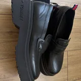 Лоферы Tommy Hilfiger, кроссовки Nike Air Max 4