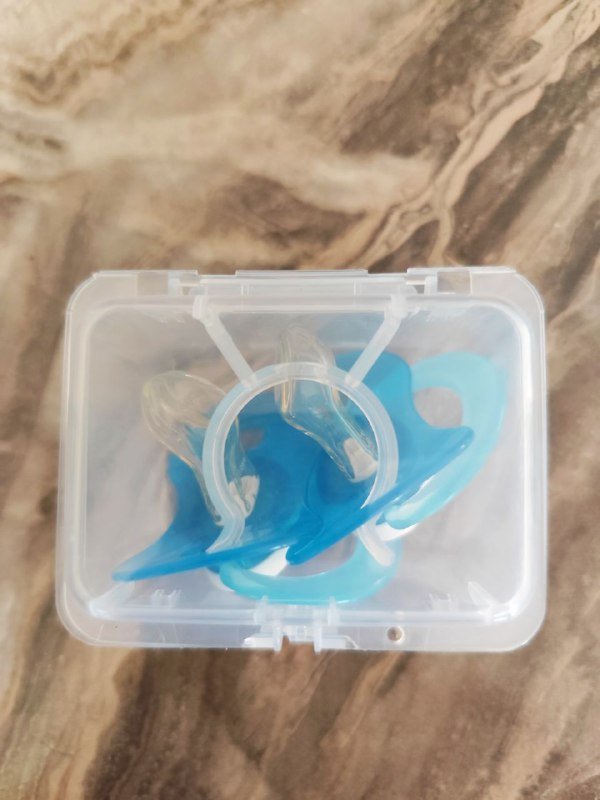 Две пустышки в контейнере на 0/6 месяцев новые