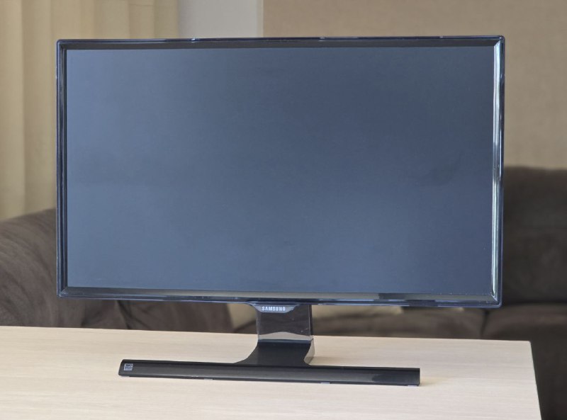 24" LED монитор Samsung S24E390HL 1