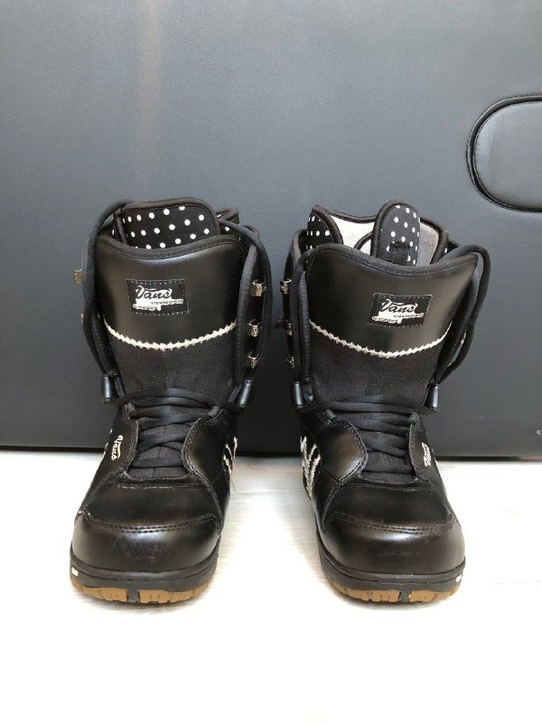 Ботинки мужские сноубордические Adidas 9.5 BOA, Ботинки женские сноубордические Vans 39 5