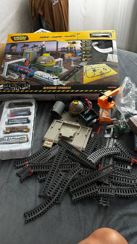 Building Machine Train Set with Tracks and Accessories 3