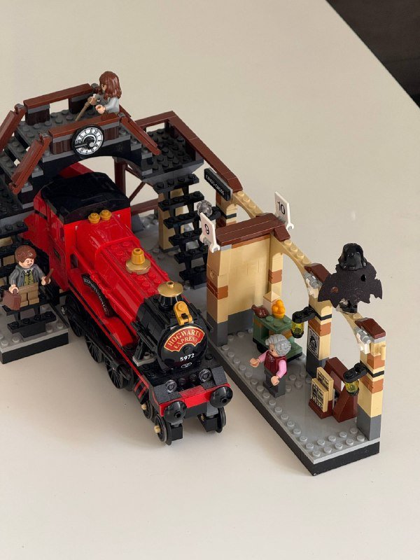 Лего Хогвартс Экспресс и платформа 9 3/4