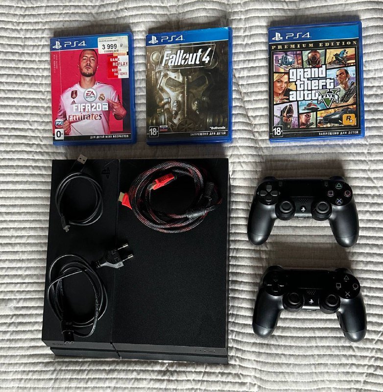 Sony Playstation PS4 с 2 контроллерами и играми
