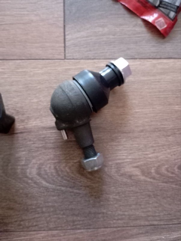 Свечи Bosch, датчик дождя, бензонасос, натяжитель цепи, зарядное устройство, шаровая опора, сайлентблок, прикуриватель 5