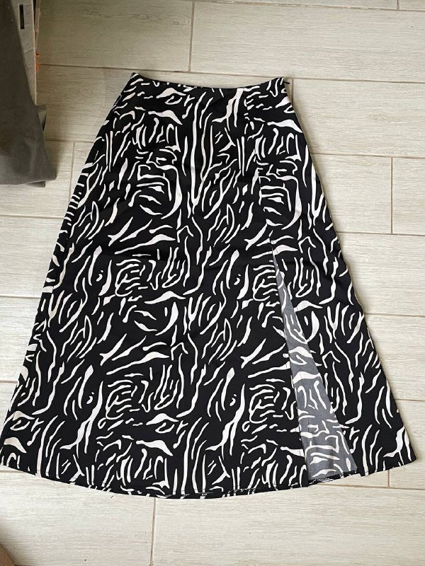 Летняя юбка с разрезом на замочке