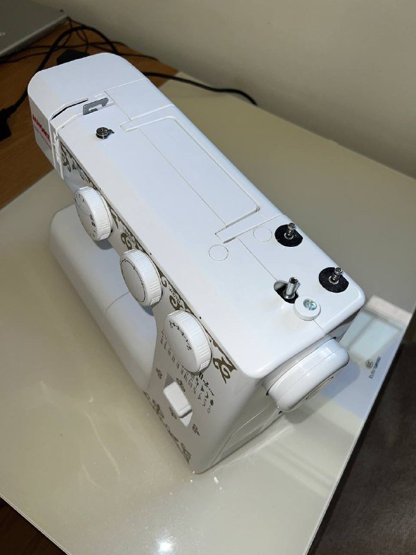 Швейная машинка Janome с педалью и набором аксессуаров 2