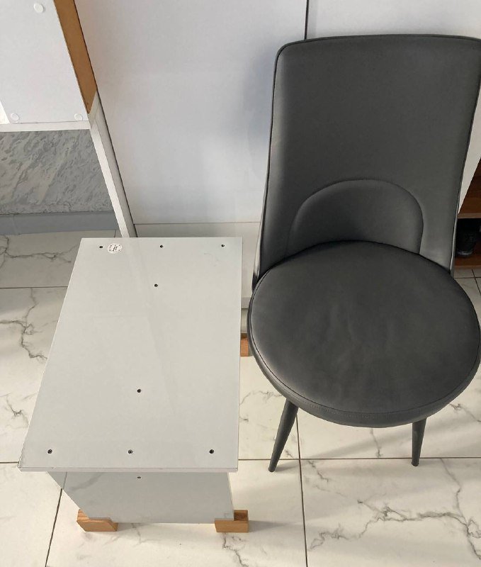 Два стула и журнальный столик 4