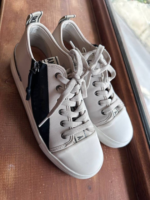 Кеды Karl Lagerfeld, джинсовка, пальто женское, сумка DKNY, джинсы Tommy Hilfiger, кеды DKNY, рубашка Minus, штаны Puma, лоферы, рюкзак Sury Frey, кофта с капюшоном 7