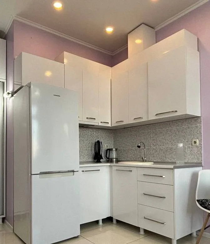 Кухня, раковина, вытяжка