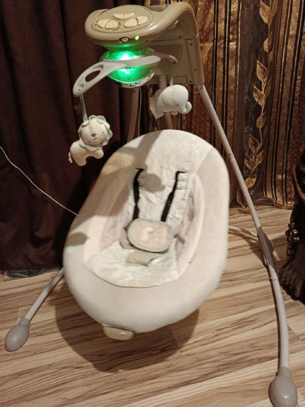 Детские качели в хорошем состоянии