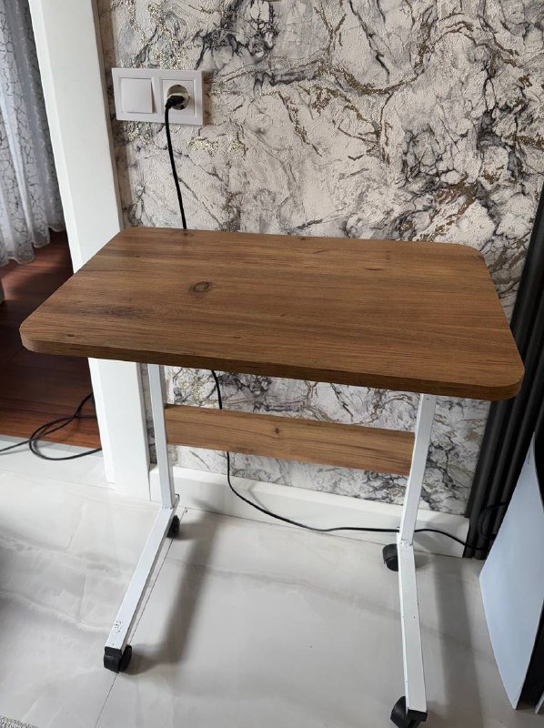 Столик с регулируемой высотой