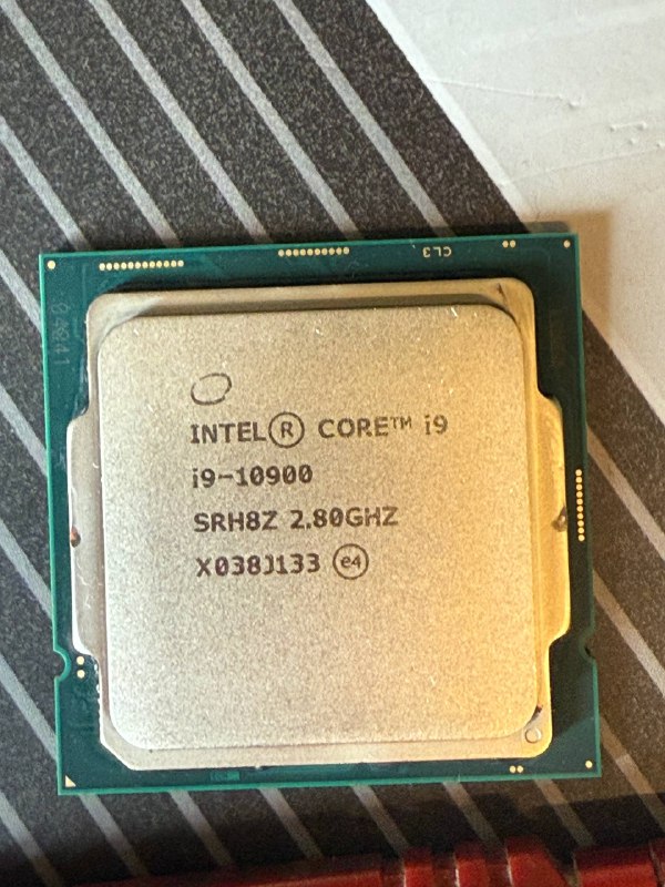Процессор i9-10900, ОЗУ Crucial Ballistix 16GB 3600MHz 2