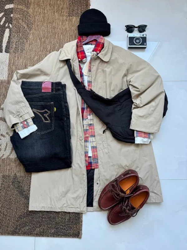 Тренч Gant, лонгслів Merz. B. Schwanen, сорочка Barbour, джинси Diadora, шапка Carhartt, месенджер Lowepro, Boat Shoes Floris van Bommel 1
