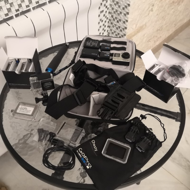 GoPro Hero 4 Silver с аксессуарами и кейсом