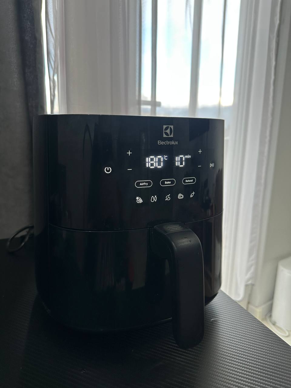 Аэрогриль Electrolux EAF7B