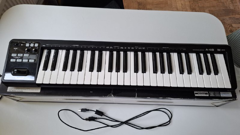 MIDI-клавиатура Roland A-49 с USB кабелем и коробкой