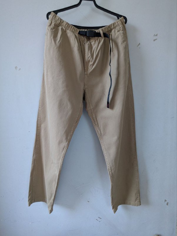 Штаны Gramicci, рубашка Cotton On, свитер Nike, куртки Baracuta, Levi's