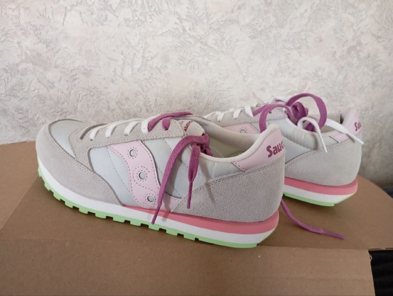 Кроссовки Saucony 37-37.5 размер, носки Skechers 42/43 размер