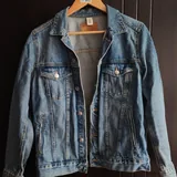Джинсовка H&M, куртка-каสูха H&M, ветровка Esprit, рубашка Quechua, куртка Icepeak 1