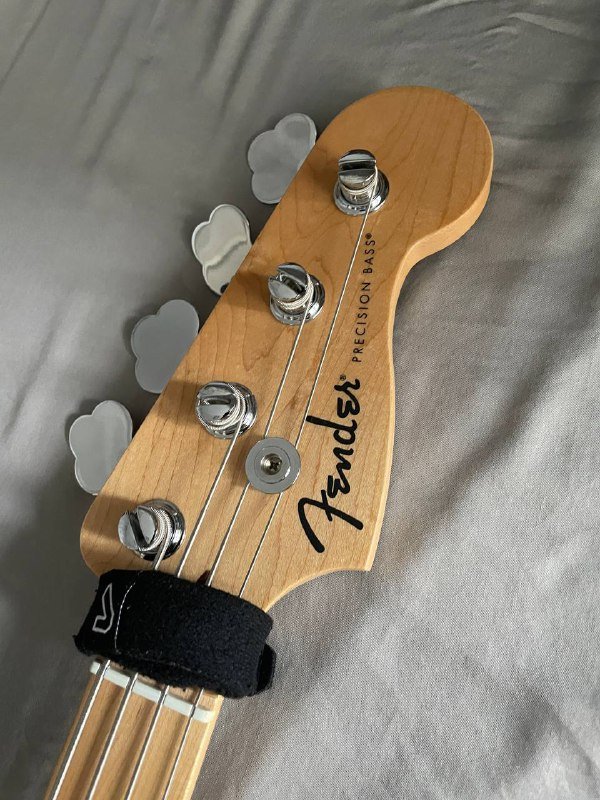 Fender precision bass 2