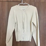 Молочный приталенный кардиган 2
